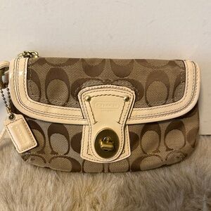 Vintage COACH Cream Brown Turn Lock Signature Wristlet Clutch Wallet
